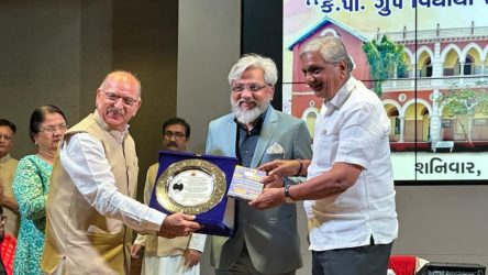 Dr. Faruk G. Patel, KP Group CMD, Launches ‘KP Vidhyarthi Sahahay Yojana’ during ‘Dil Ne Fir Yaad Kiya’ Program by T & TV Middle School Alumni Association