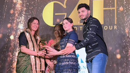 ACP, Shahida Parveen IPS, J&K (Encounter Specialist), and famous Sufi singer Bismil were awarded at G2H – Glad to Honour presented by KP Group.